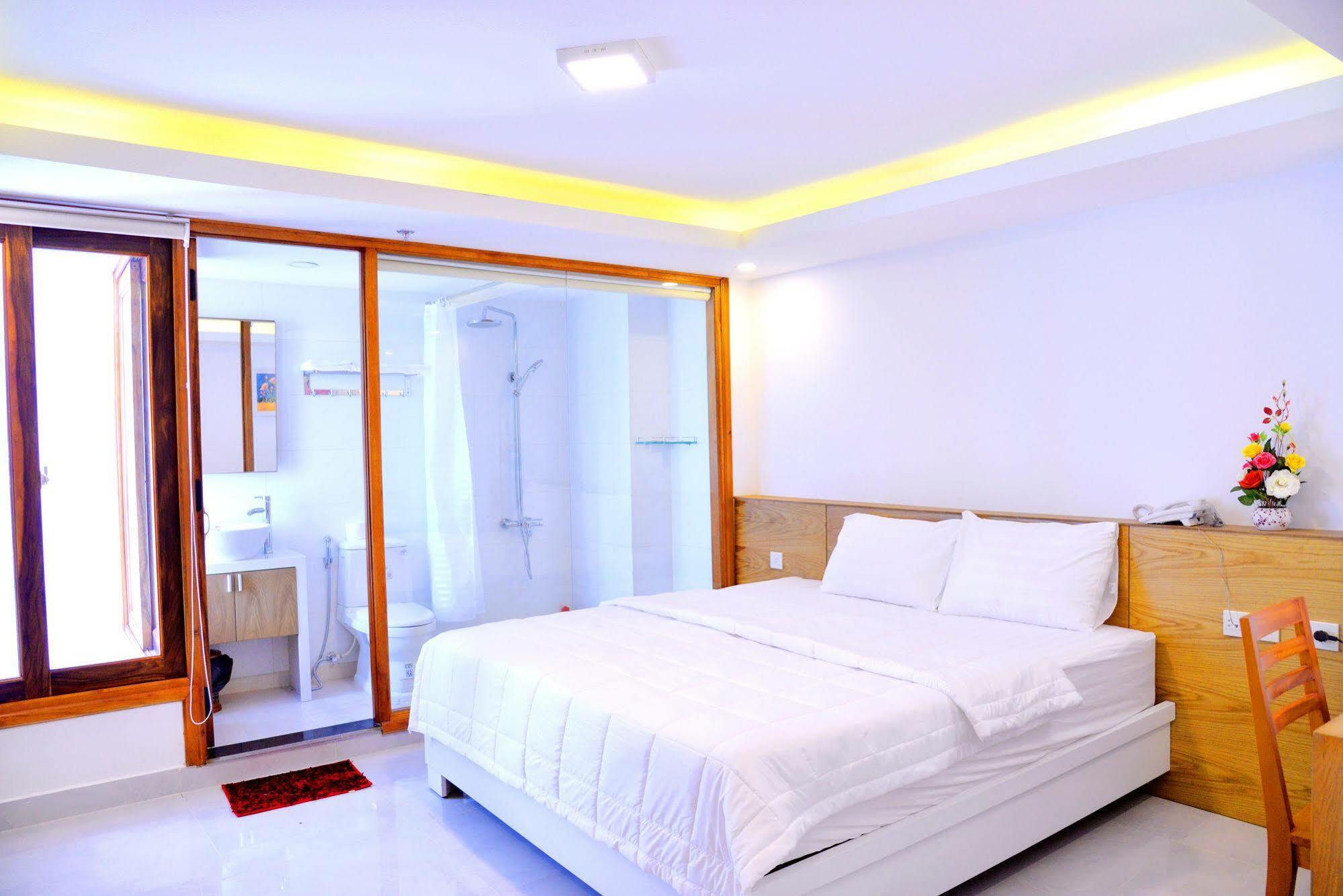 New Century Hotel На Транг Екстериор снимка