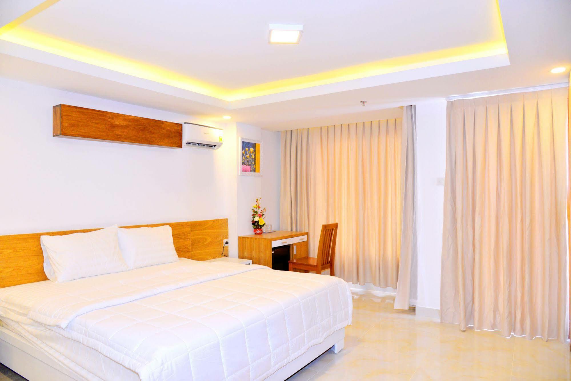 New Century Hotel На Транг Екстериор снимка